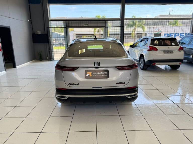 FIAT - FASTBACK - 2023/2023 - Prata - R$ 112.900,00