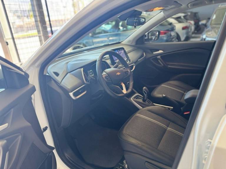 CHEVROLET - TRACKER - 2023/2024 - Branca - R$ 124.900,00