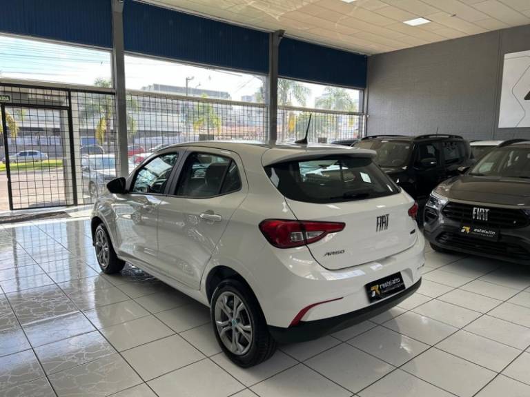 FIAT - ARGO - 2023/2024 - Branca - R$ 73.900,00