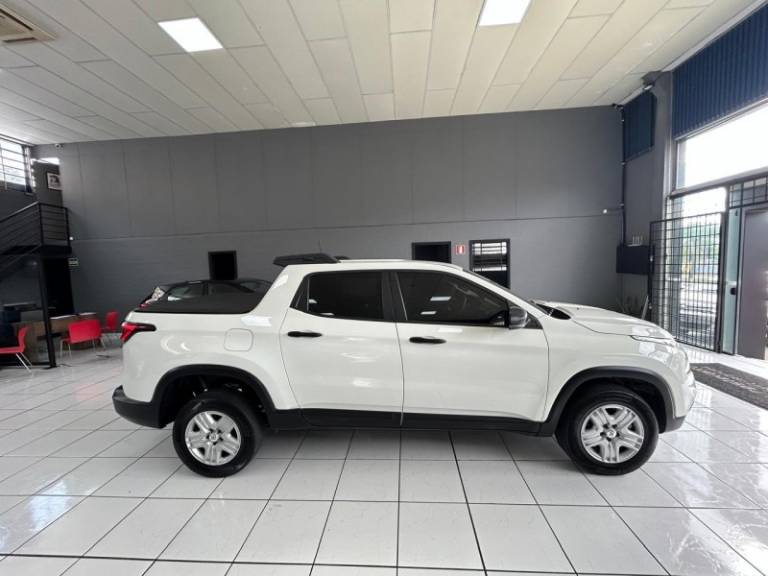 FIAT - TORO - 2021/2022 - Branca - R$ 101.900,00