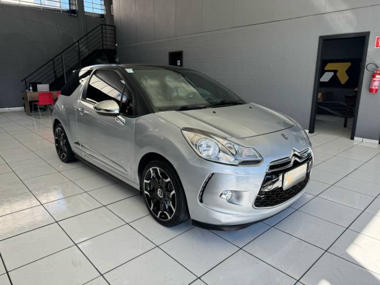 CITROËN - DS3 - 2012/2013 - Prata - R$ 60.900,00