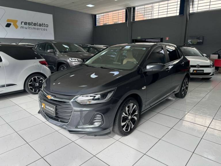 CHEVROLET - ONIX - 2023/2024 - Cinza - R$ 102.900,00