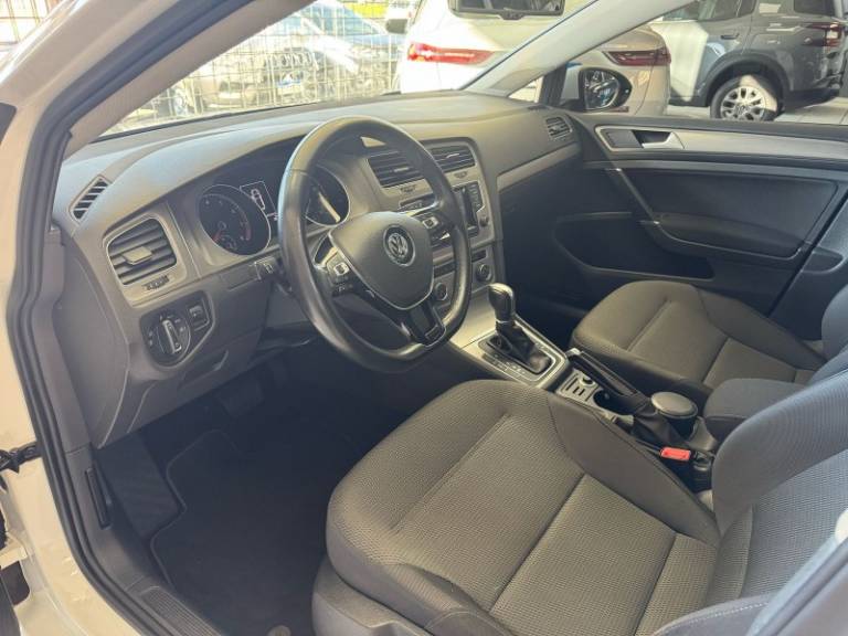 VOLKSWAGEN - GOLF - 2015/2015 - Branca - R$ 75.900,00