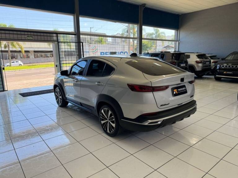 FIAT - FASTBACK - 2023/2023 - Prata - R$ 112.900,00