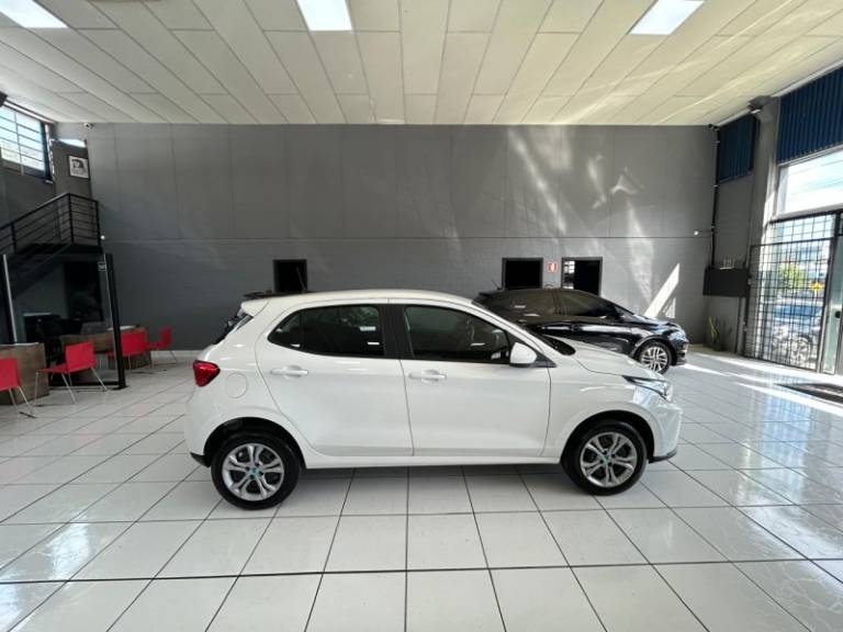FIAT - ARGO - 2023/2024 - Branca - R$ 73.900,00