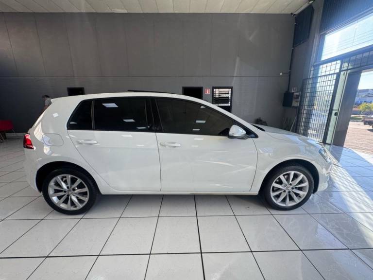 VOLKSWAGEN - GOLF - 2015/2015 - Branca - R$ 75.900,00