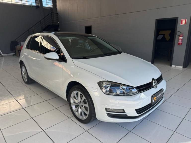 VOLKSWAGEN - GOLF - 2015/2015 - Branca - R$ 75.900,00