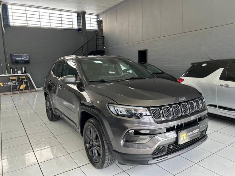JEEP - COMPASS - 2022/2022 - Cinza - R$ 135.900,00