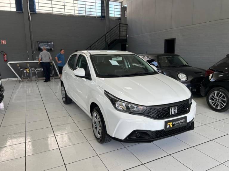 FIAT - ARGO - 2023/2024 - Branca - R$ 73.900,00