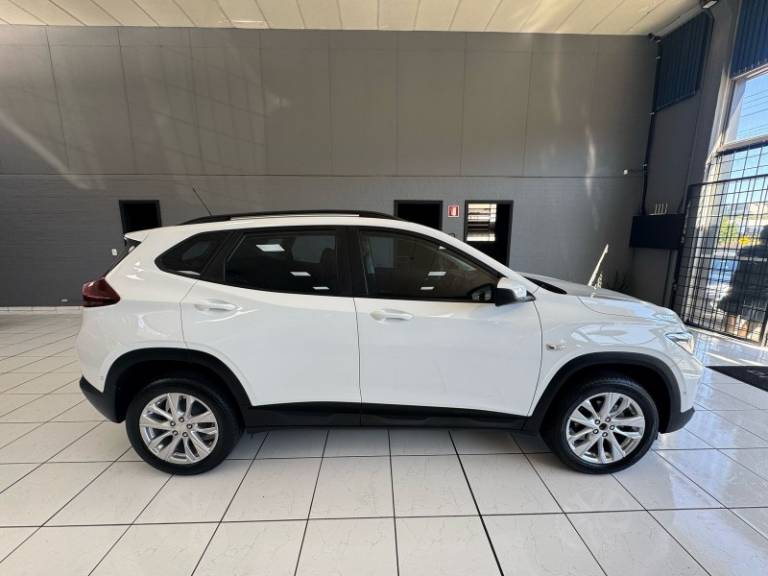 CHEVROLET - TRACKER - 2023/2024 - Branca - R$ 124.900,00
