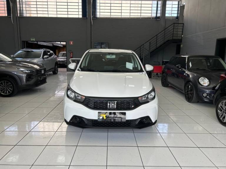 FIAT - ARGO - 2023/2024 - Branca - R$ 73.900,00
