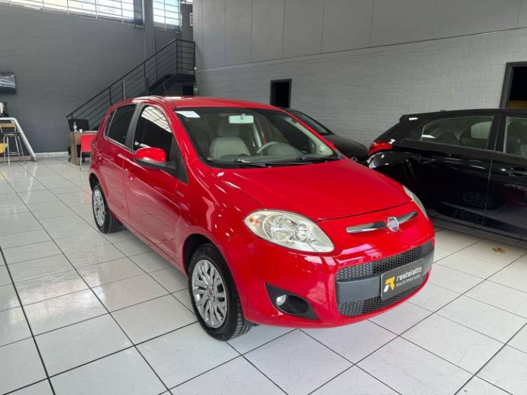 FIAT - PALIO - 2013/2014 - Vermelha - R$ 33.900,00
