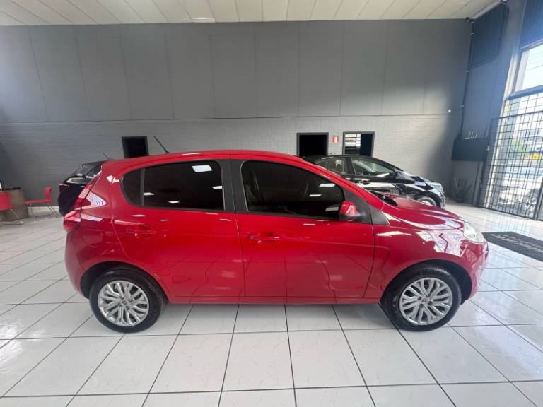 FIAT - PALIO - 2013/2014 - Vermelha - R$ 33.900,00