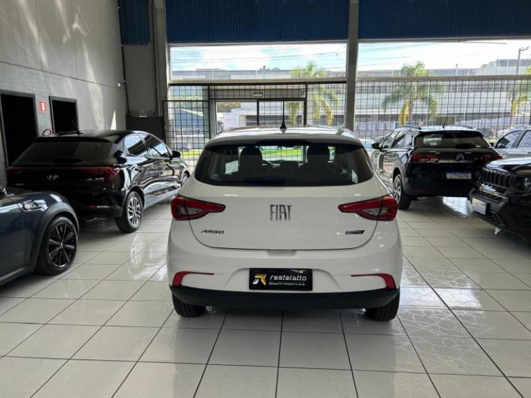 FIAT - ARGO - 2023/2024 - Branca - R$ 73.900,00