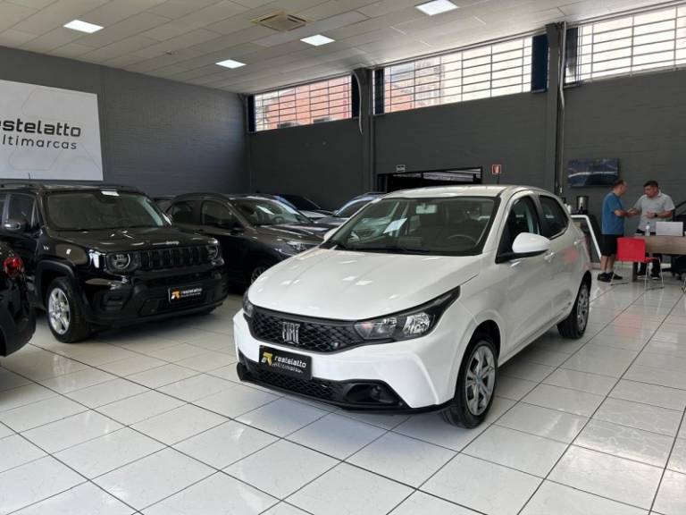 FIAT - ARGO - 2023/2024 - Branca - R$ 73.900,00