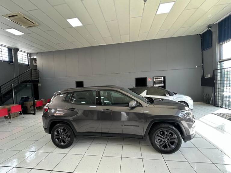 JEEP - COMPASS - 2022/2022 - Cinza - R$ 135.900,00