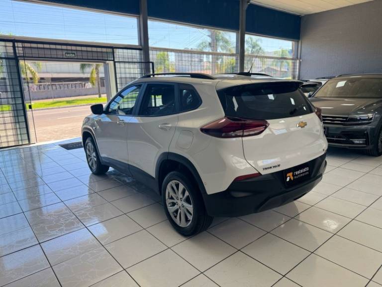CHEVROLET - TRACKER - 2023/2024 - Branca - R$ 124.900,00