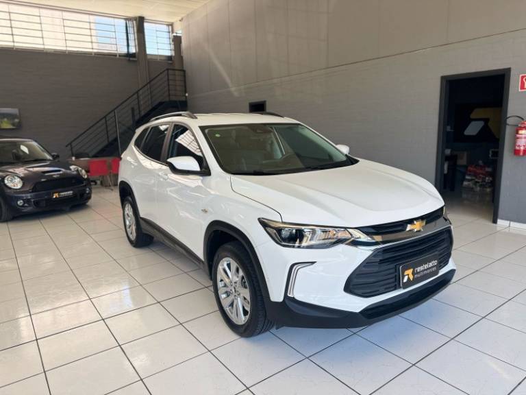 CHEVROLET - TRACKER - 2023/2024 - Branca - R$ 124.900,00