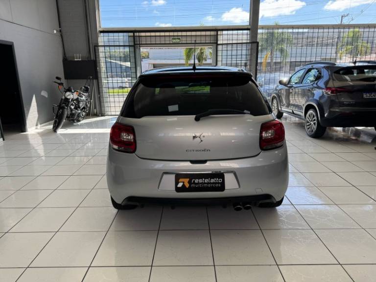 CITROËN - DS3 - 2012/2013 - Prata - R$ 60.900,00
