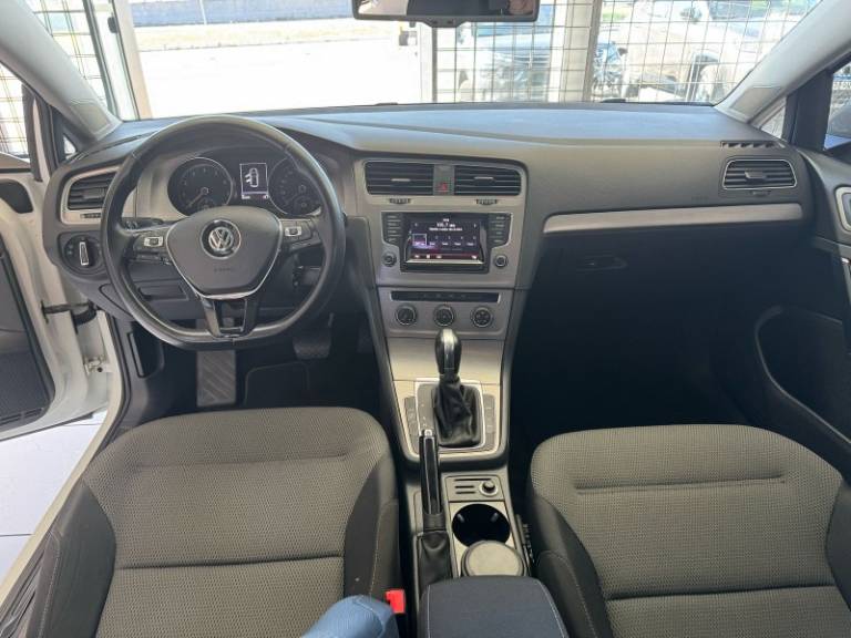 VOLKSWAGEN - GOLF - 2015/2015 - Branca - R$ 75.900,00