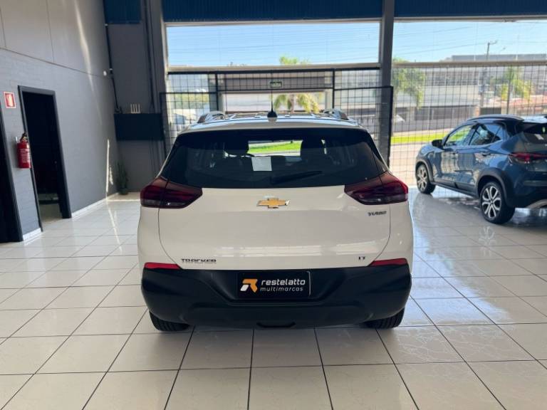 CHEVROLET - TRACKER - 2023/2024 - Branca - R$ 124.900,00