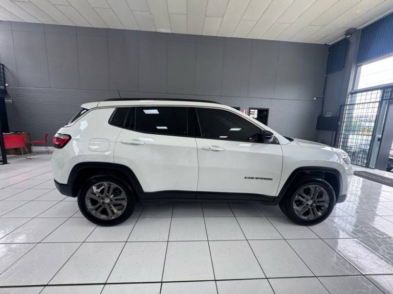 JEEP - COMPASS - 2023/2024 - Branca - R$ 159.900,00